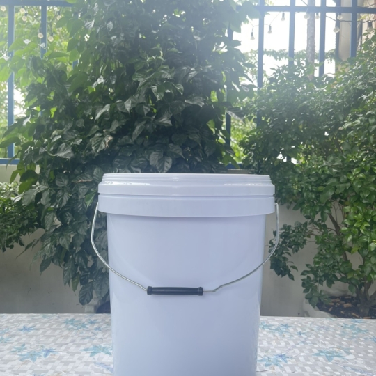 XÔ NHỰA TRẮNG 18L